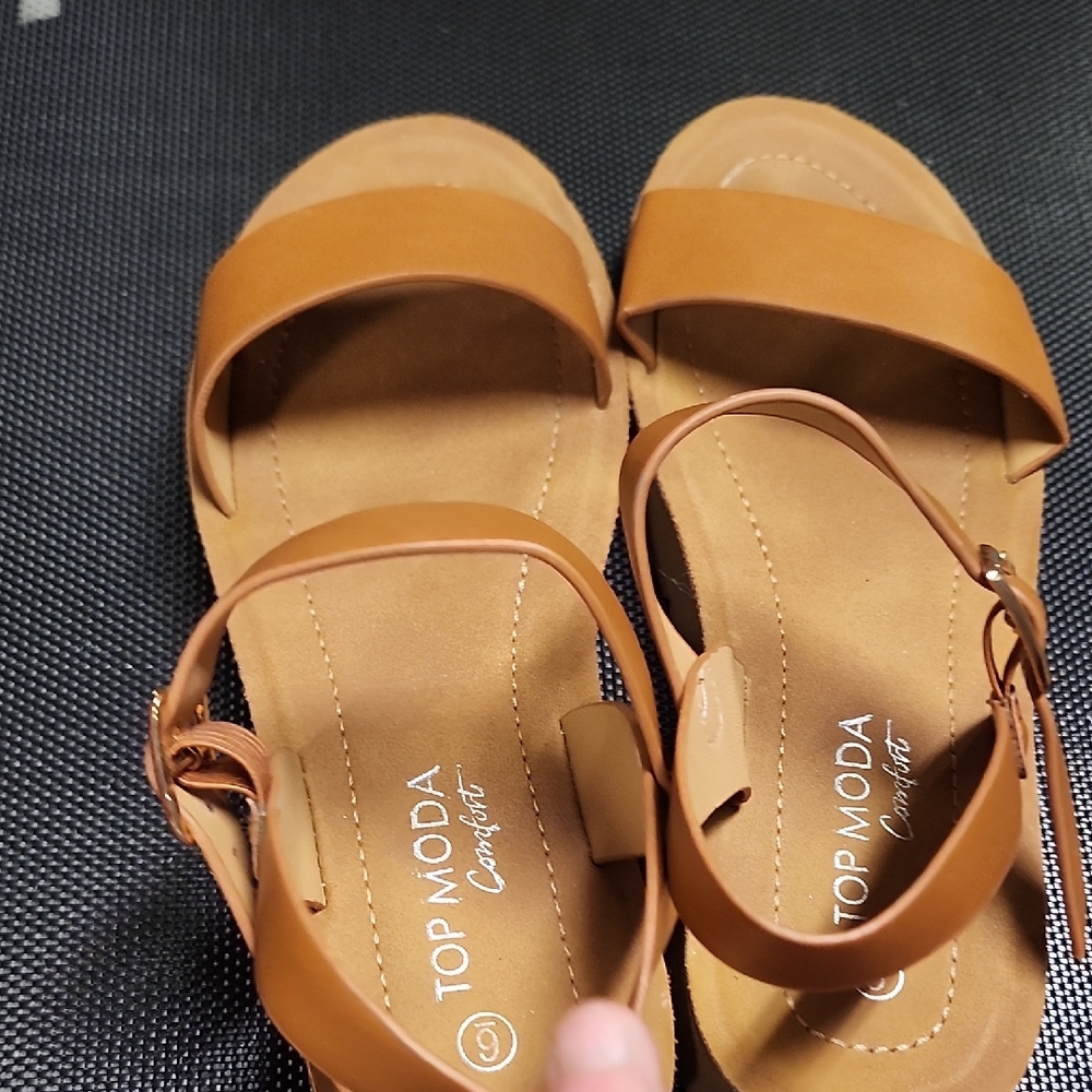 Top Moda Women's Tan Sandals Size 6